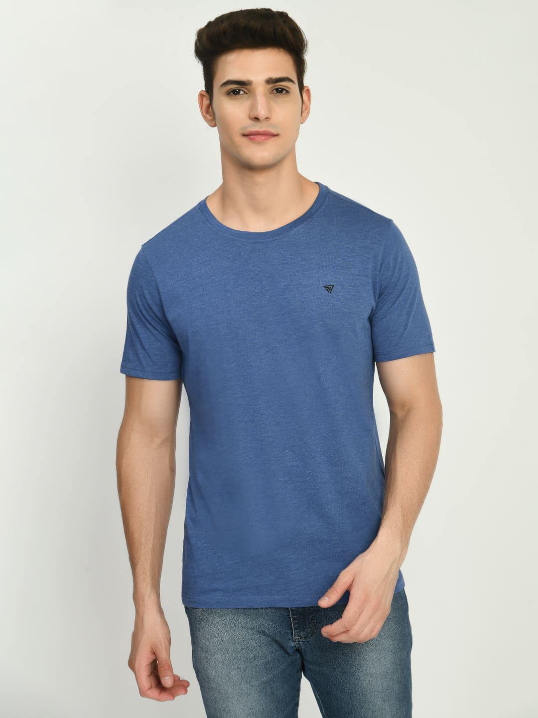 Men's Blue Solid Round Neck T-Shirt