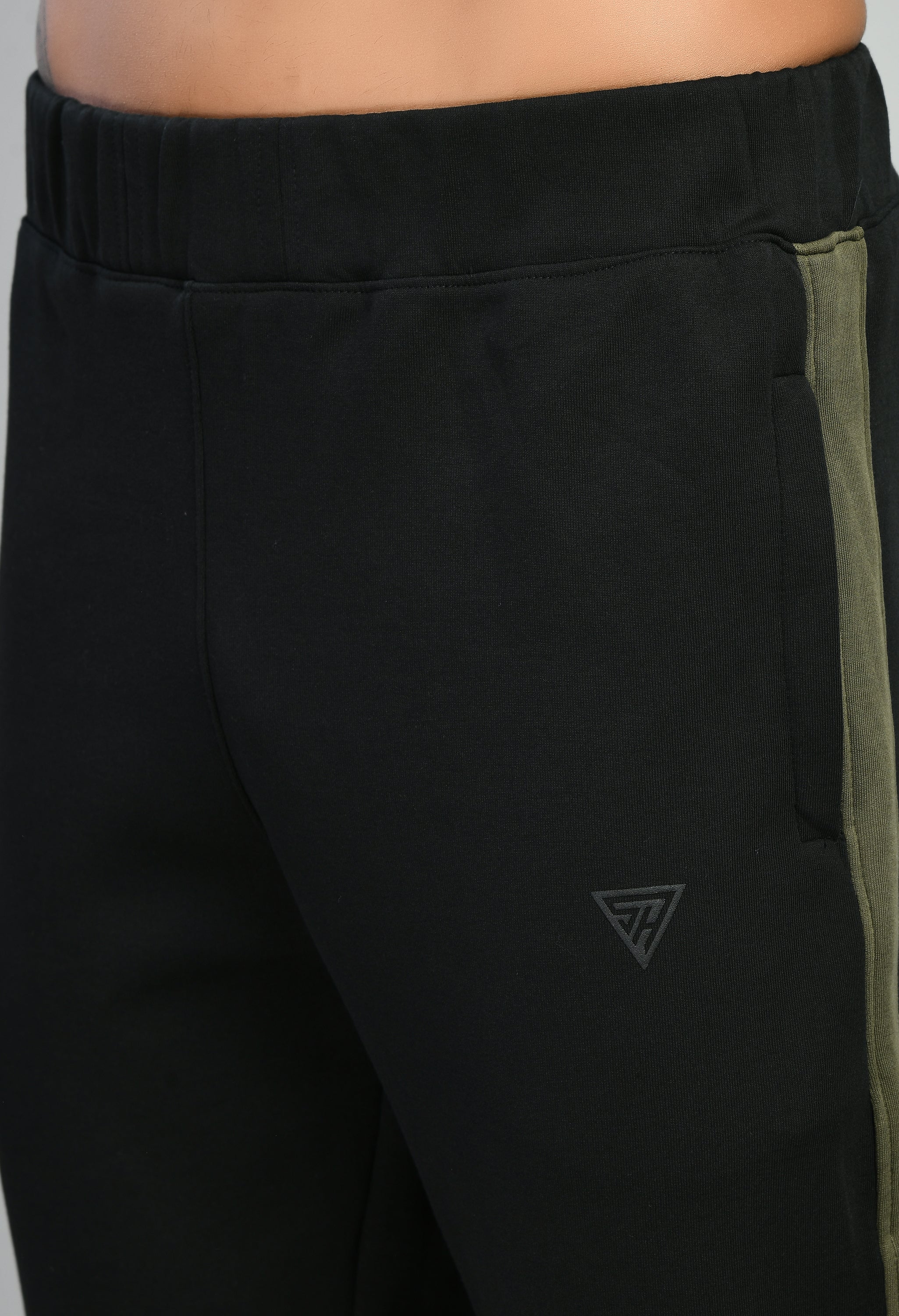Men's Black Plain Relaxed Fit Casual Trouser