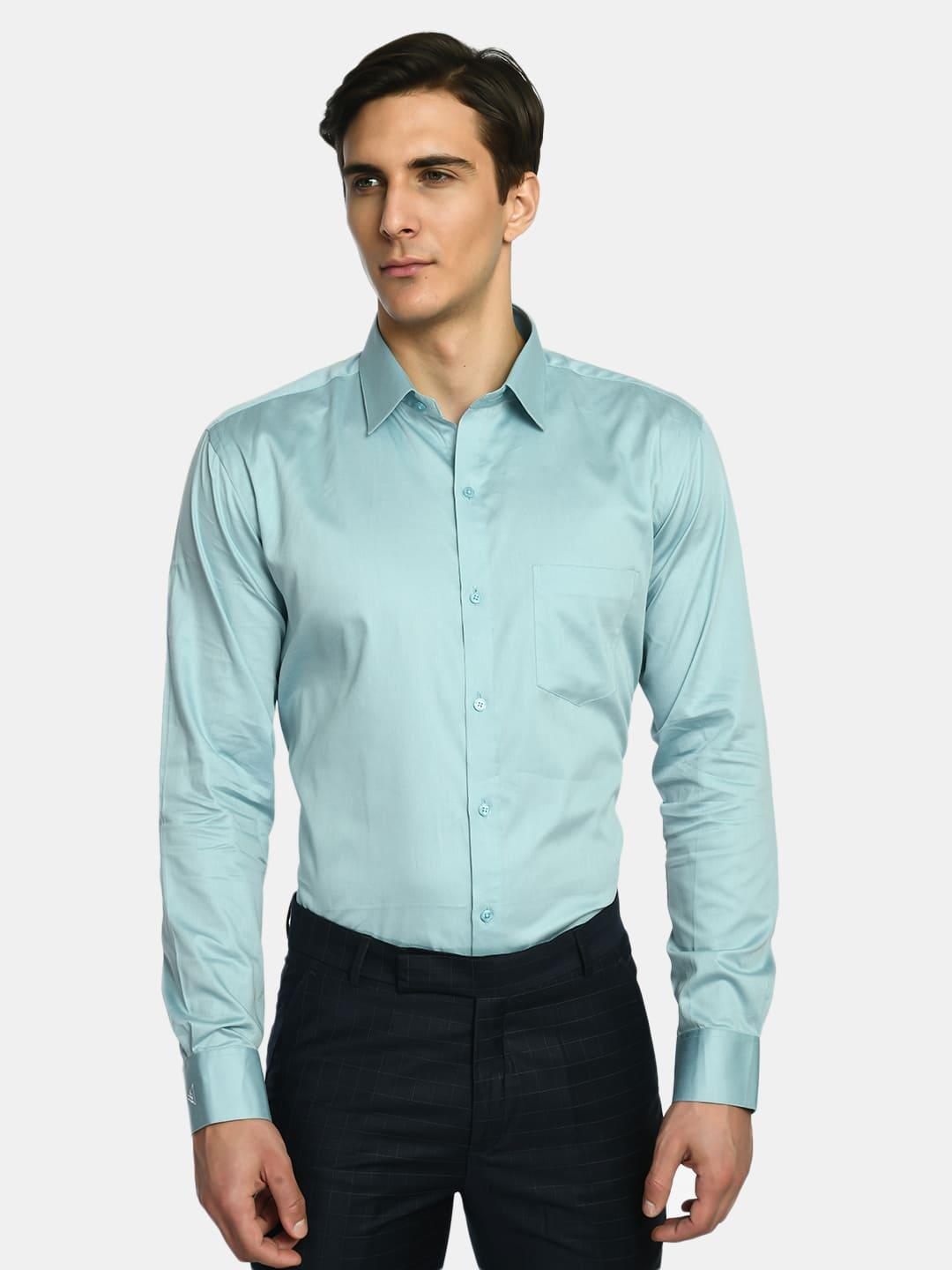 Spread Collar Solid Regular Fit Shirt
